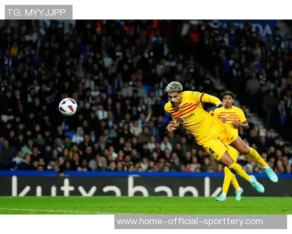 世体：最后时刻阿劳霍倒地明显是点球，卡瓦哈尔不是冲球去的