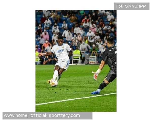 施罗德：立陶宛球迷对我发出猴子叫声；维尼修斯也有过同样遭遇